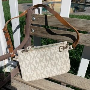 Michael kors Signature Logo Pull Chain Belt Bag‎
